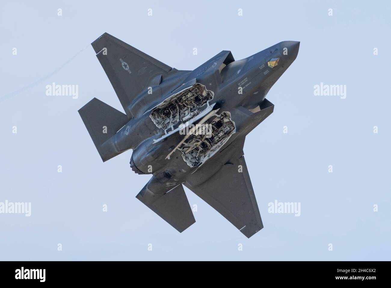 31 ottobre 2021, Salinas, CA: Il Lockheed Martin F-35A Lightning II vola in alto come pilotato dal maggiore dell'aeronautica Kristin Wolfe durante il 40° Annual California International Airshow. (Stan Szeto/immagine dello sport) Foto Stock
