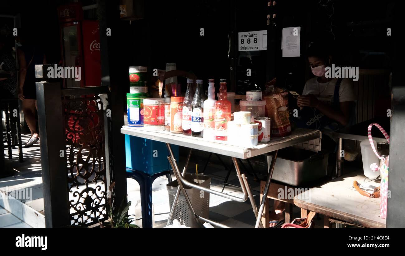 888 Lucky numero per il venditore cinese di bevande su Charoen Krung Road Chinatown Bangkok Thailandia Foto Stock