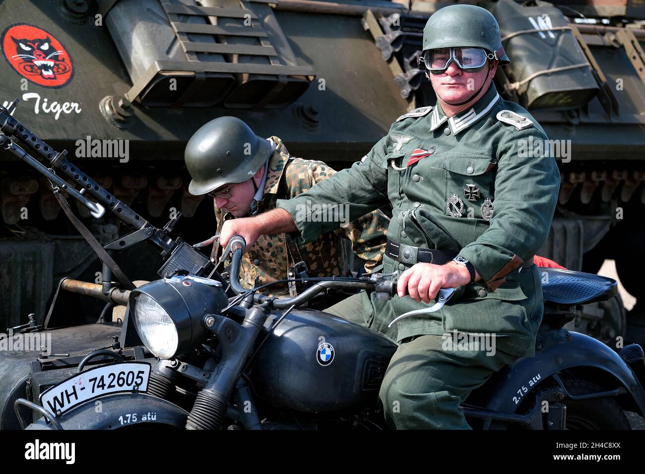 Equipaggio motociclistico tedesco della seconda guerra mondiale d'annata. Foto Stock