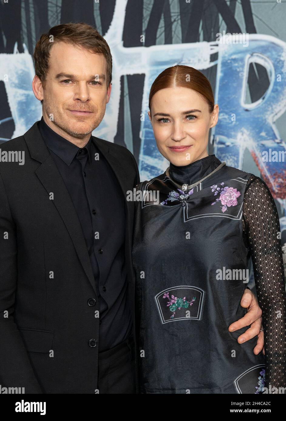 New York, Stati Uniti. 01 Novembre 2021. Michael C Hall e Morgan MacGregor partecipano alla prima mondiale della serie 'Dexter: New Blood' ad Alice Tully Hall (Photo by Lev Radin/Pacific Press) Credit: Pacific Press Media Production Corp./Alamy Live News Foto Stock