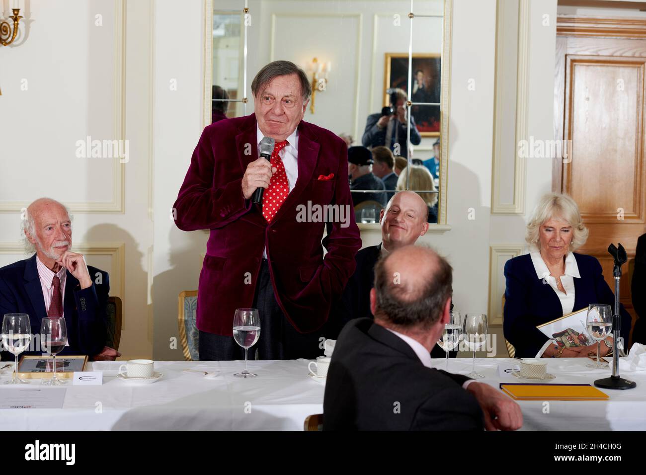 Barry Humphries, Roger McGough, Harry Mount & Camilla Duchessa di Cornovaglia al Oldie of the Year Awards 2021 Foto Stock