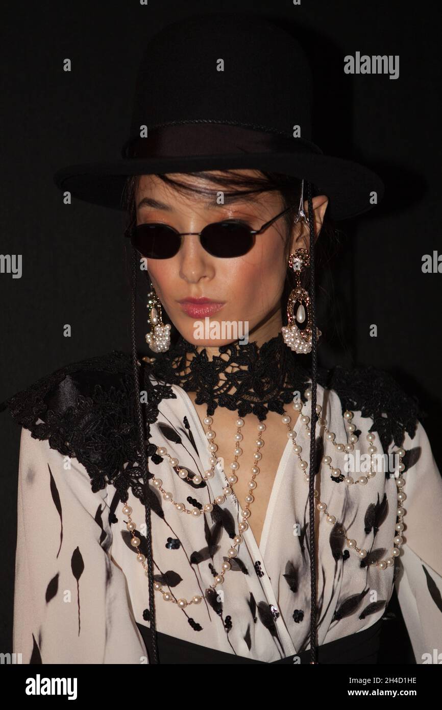 Backstage alla collezione di abbigliamento donna Primavera/Estate 2018 di Elisabetta  Franchi a Milano. 22 sez. 2017 Foto stock - Alamy