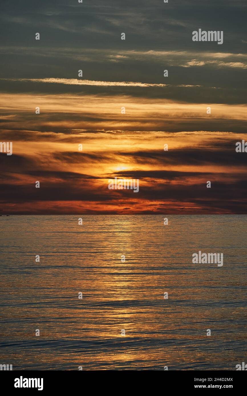 I tramonti in mare sono diversi dalla terra, la Norvegia Foto Stock