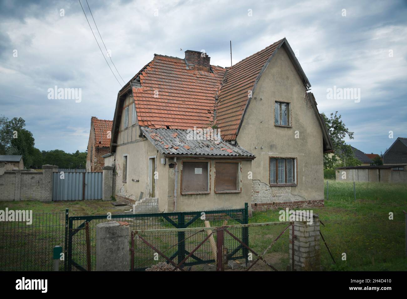 Baufälliges Haus im Kreis Oder-Spree, Brandeburgo, Germania Foto Stock