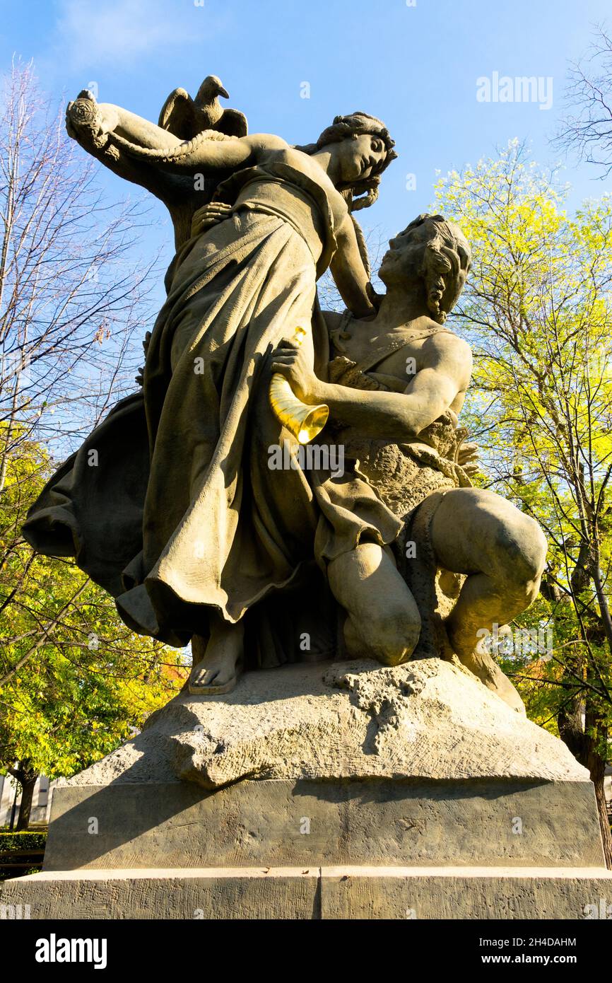 Statua di Ctirad e Sarka di J.V Myslmek Vysehrad scultura mitologica ceca nel parco di Vysehrad Foto Stock