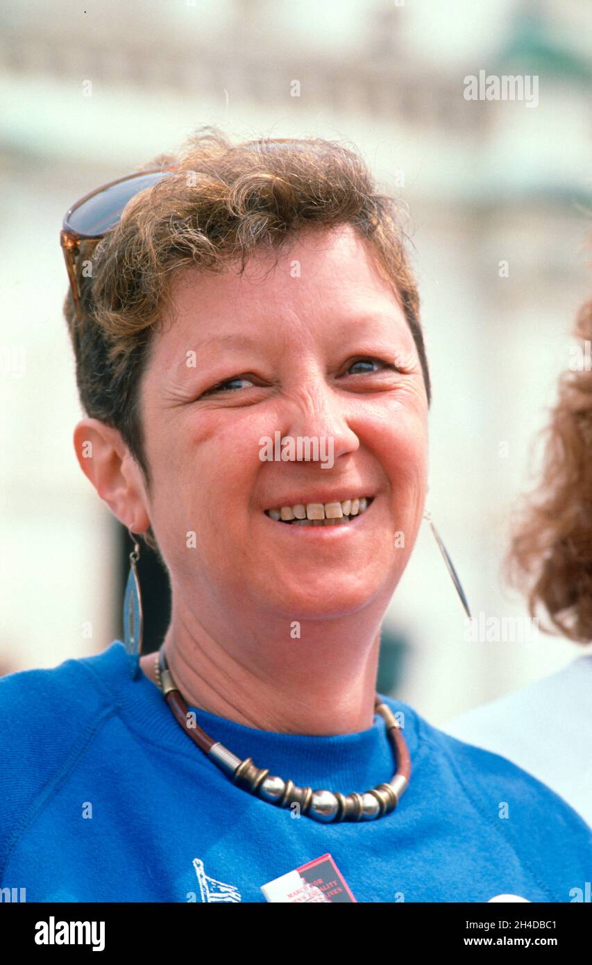 Norma McCorvey, noto con lo pseudonimo 'Jane Roe, il querelante nel punto di riferimento 1973 decisione della Corte Suprema degli Stati Uniti Roe contro Wade, partecipa a un raduno sui gradini anteriori della corte a Washington, DC il 9 aprile 1989. Credito: Ron Sachs/CNP Foto Stock