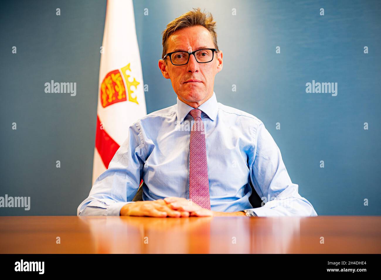 Ministro degli affari esteri di Jersey, Ian Gorse. Il Regno Unito non si “rotolerà” di fronte alle minacce “irragionevoli” da parte del presidente francese Emmanuel Macron sul filone di pesca post-Brexit, ha dichiarato il ministro degli Esteri Liz Truss. Data foto: Martedì 2 novembre 2021. Foto Stock