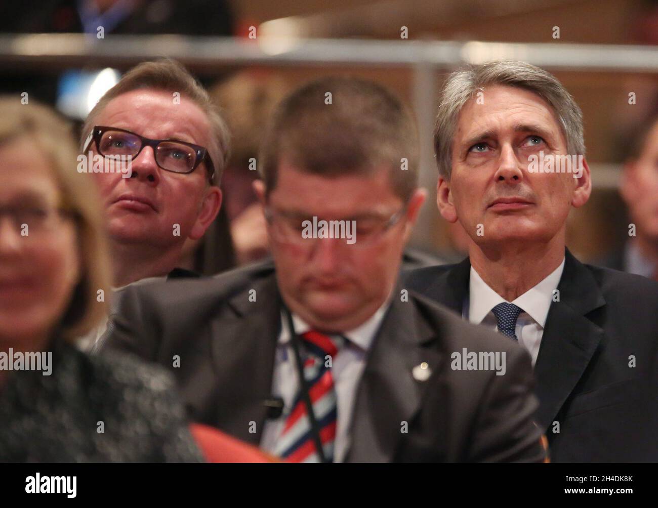 Il deputato Michael Gove, a sinistra, e il Segretario di Stato per gli Affari esteri e del Commonwealth Philip Hammond durante la Conferenza del Partito conservatore 2014, presso il Tribunale penale internazionale di Birmingham. Foto Stock