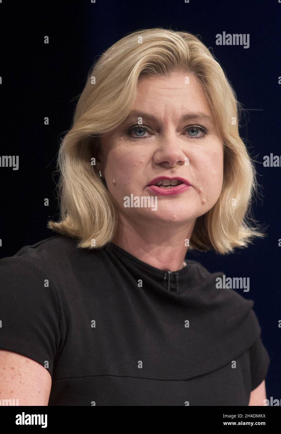 Il Segretario di Stato per lo sviluppo Internazionale Justine Greening si rivolge ai delegati della conferenza annuale del Partito conservatore presso il Centro Centrale Congressi di Manchester. Foto Stock
