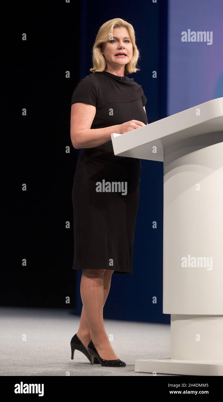 Il Segretario di Stato per lo sviluppo Internazionale Justine Greening si rivolge ai delegati della conferenza annuale del Partito conservatore presso il Centro Centrale Congressi di Manchester. Foto Stock