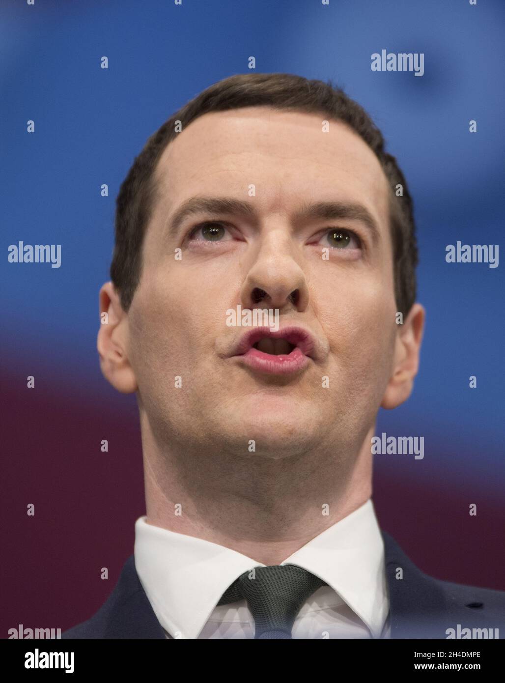 Il Cancelliere dello scacchiere George Osborne ha pronunciato il suo discorso nel secondo giorno della conferenza annuale del Partito conservatore presso il Centro Centrale Congressi di Manchester. Foto Stock