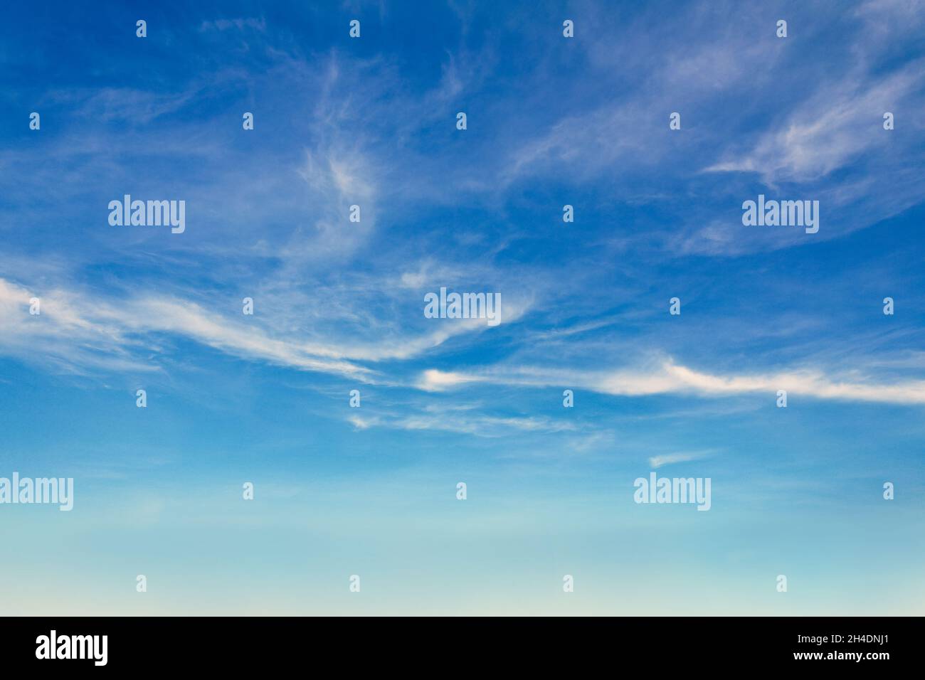 blu cielo nuvole colore estate per sfondo natura Foto Stock