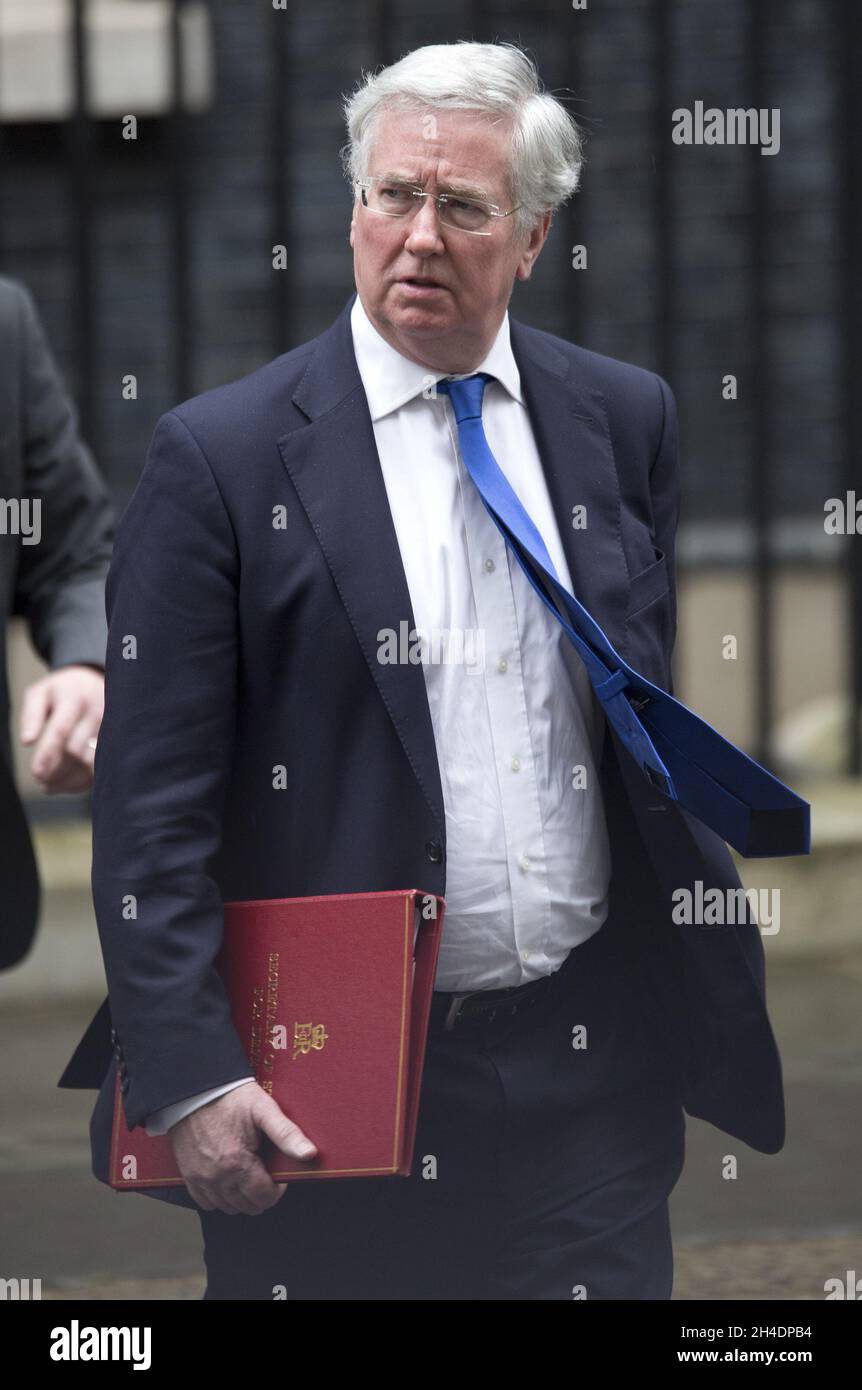 Il segretario alla difesa Michael Fallon lascia il 10 Downing Street dopo un colloquio con il presidente degli Stati Uniti Barack Obama e il primo ministro britannico David Cameron. Foto Stock