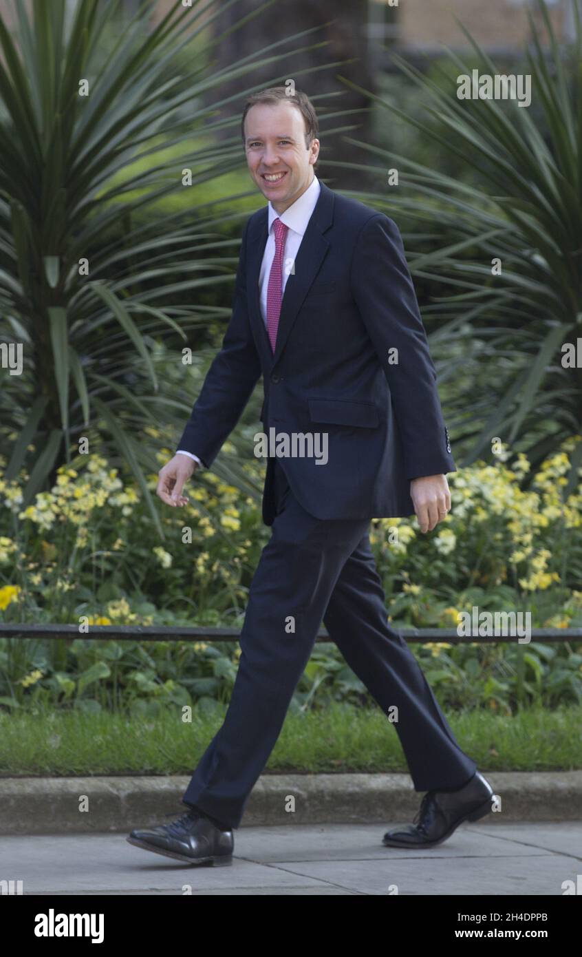 Il Ministro del Gabinetto e il generale del Paymaster Matthew Hancock partecipa ad una riunione del gabinetto a Downing Street il 17 maggio 2016. Foto Stock