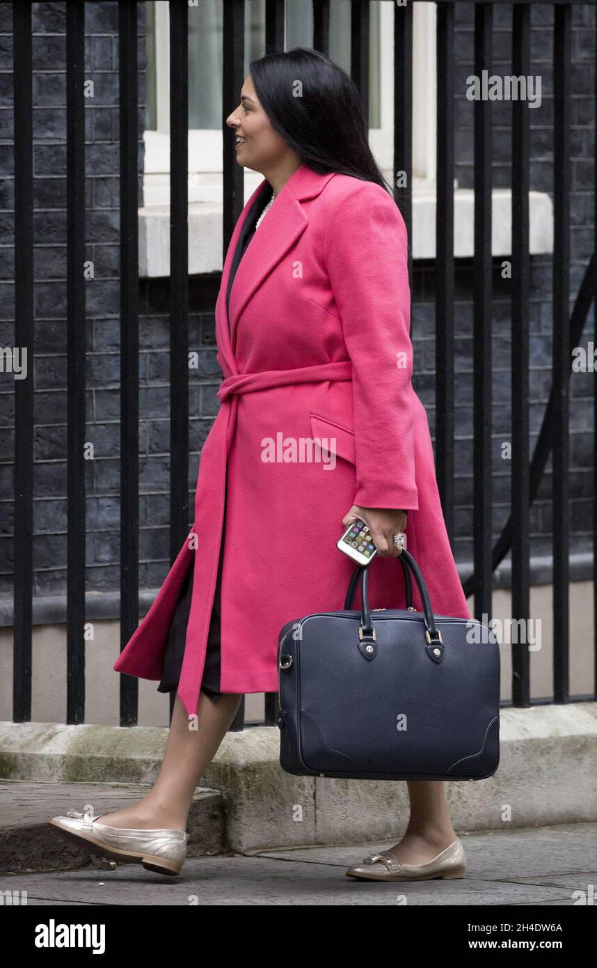 Il Segretario per lo sviluppo Internazionale PRITI PATEL partecipa ad una riunione del gabinetto a Downing Street, Londra. Foto datata: Martedì 18 ottobre 2016. Il credito fotografico deve essere: Isabel Infantes / EMPICS Entertainment. Foto Stock