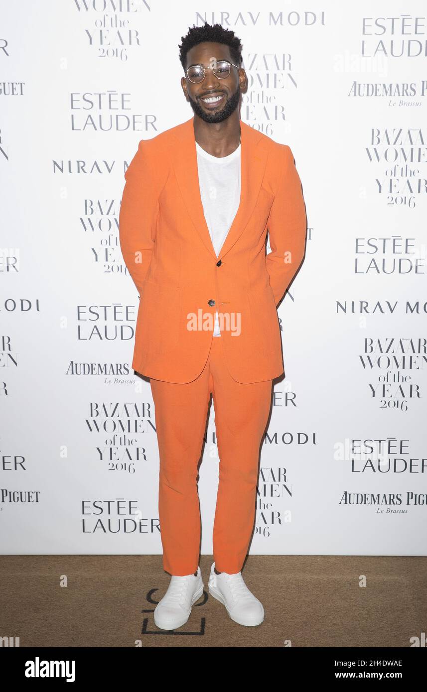 Tinie Tempah ha partecipato ai premi Harper's Bazaar Woman of the Year al Claridges di Londra. Data foto: Lunedì 31 ottobre 2016. Il credito fotografico deve essere: Isabel Infantes / EMPICS Entertainment. Foto Stock