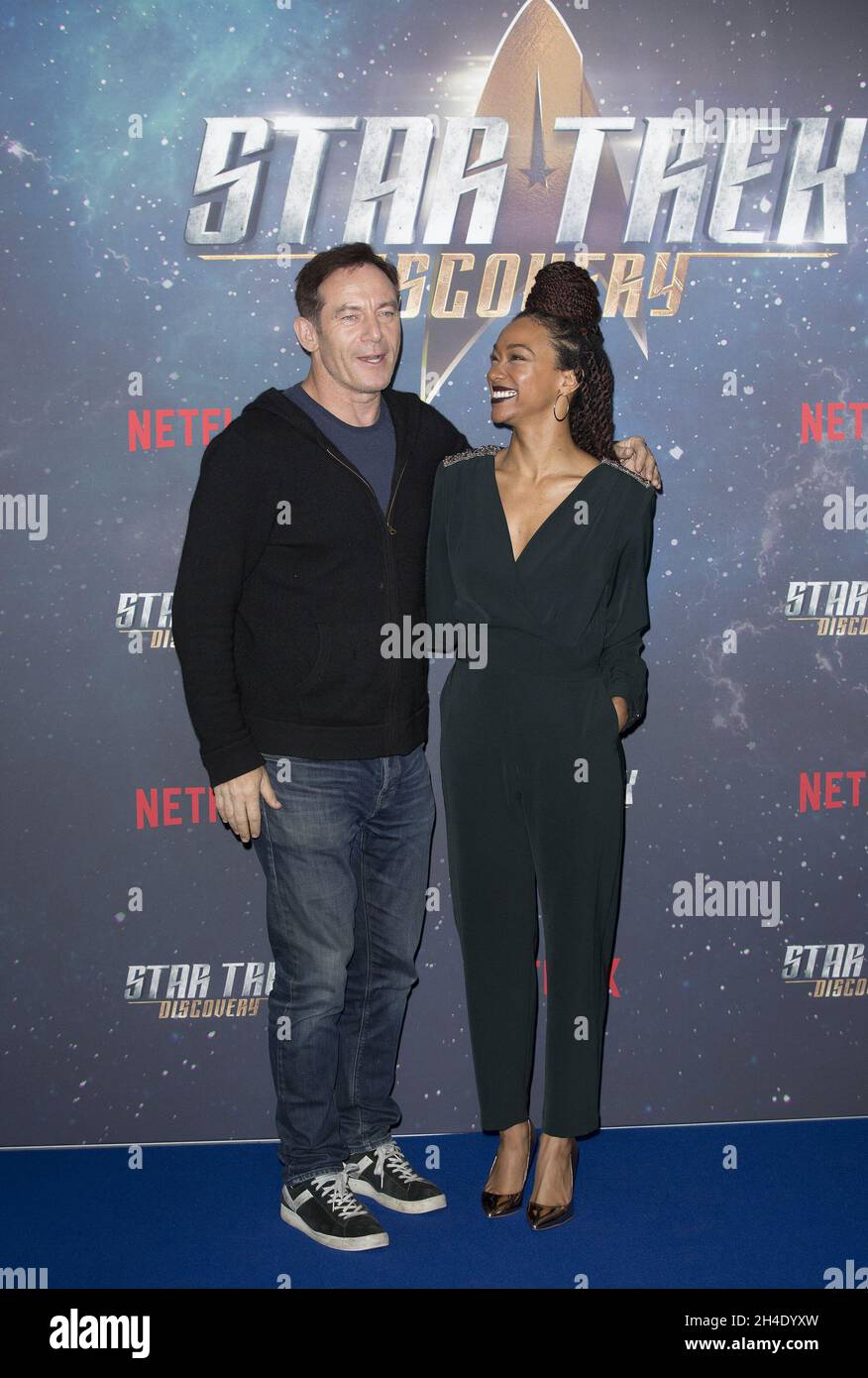 (Da sinistra a destra) Jason Isaacs e Sonequa Martin-Green partecipa alla Star Trek: Scoperta speciale fan screening fotocall alla Millbank Tower Domenica, 5 novembre..Foto datata: Domenica 5 novembre 2017. Il credito fotografico deve essere: Isabel Infantes / EMPICS Entertainment. Foto Stock