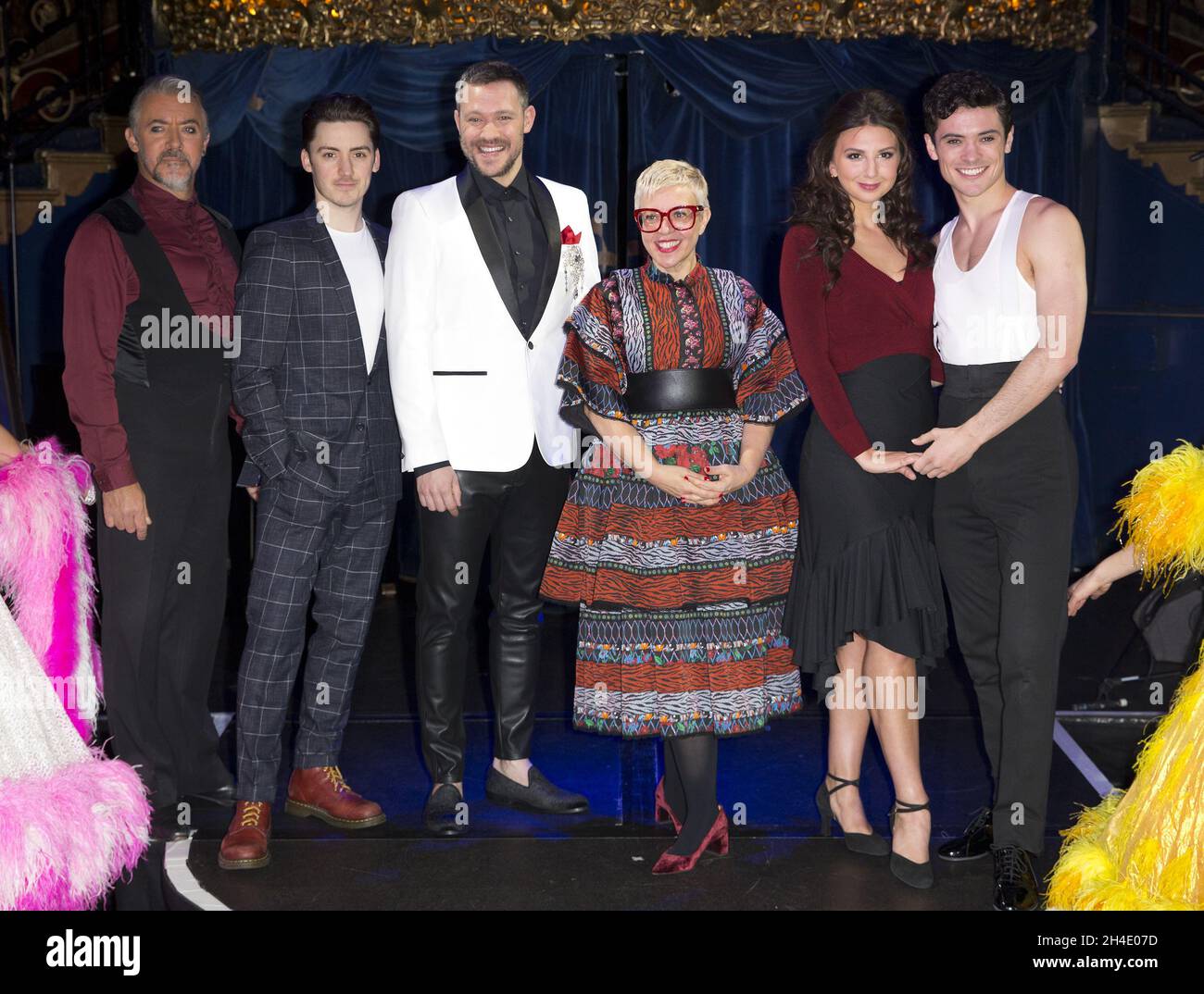 (Dalla seconda a sinistra) coreografo Drew McOnie, Will Young, costumista Catherine Martin, Zizi Strallen e Jonny Labey che partecipa al lancio del West End di Strictly Ballroom The Musical, a CafŽe de Paris, Londra. Il credito fotografico dovrebbe essere: Isabel Infantes / EMPICS Entertaintainmen Foto Stock