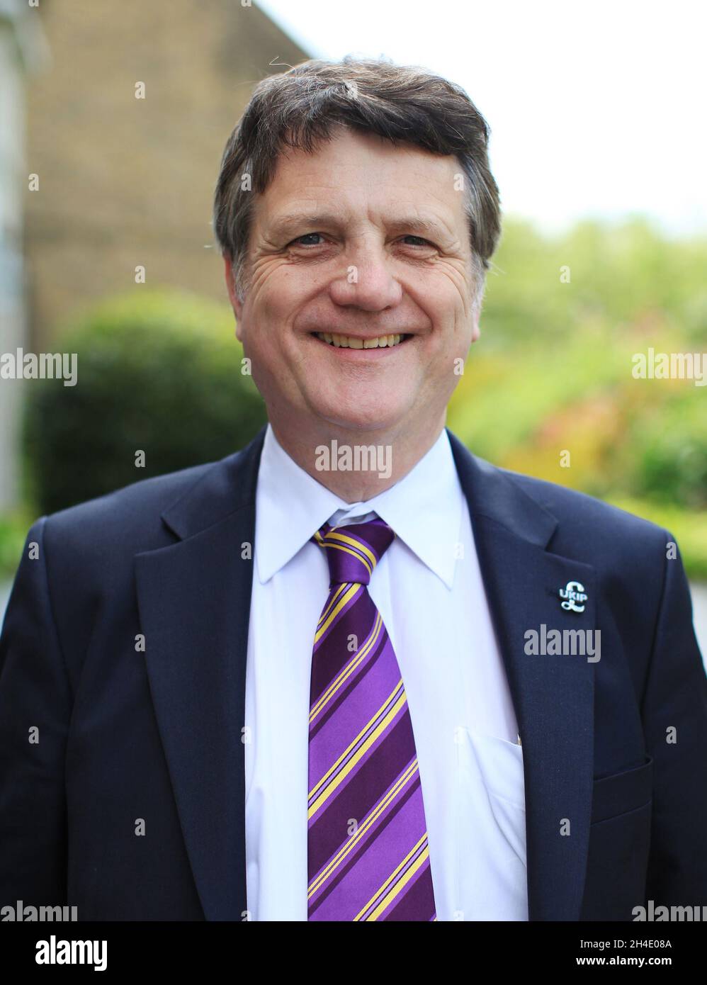 Gerard Batten, eurodeputato dell'UKIP, ha ritratto fuori casa a Newham, Londra orientale, il 22 maggio 2014. Foto Stock