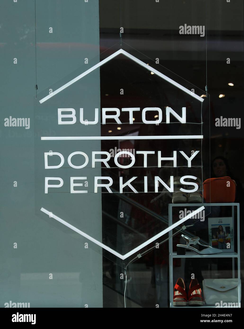 Filiale di Burton e Dorothy Perkins a Oxford Street, nel centro di Londra. Foto datata: Mercoledì 6 giugno 2019. Il credito fotografico deve essere: Isabel Infantes / EMPICS Entertainment. Foto Stock