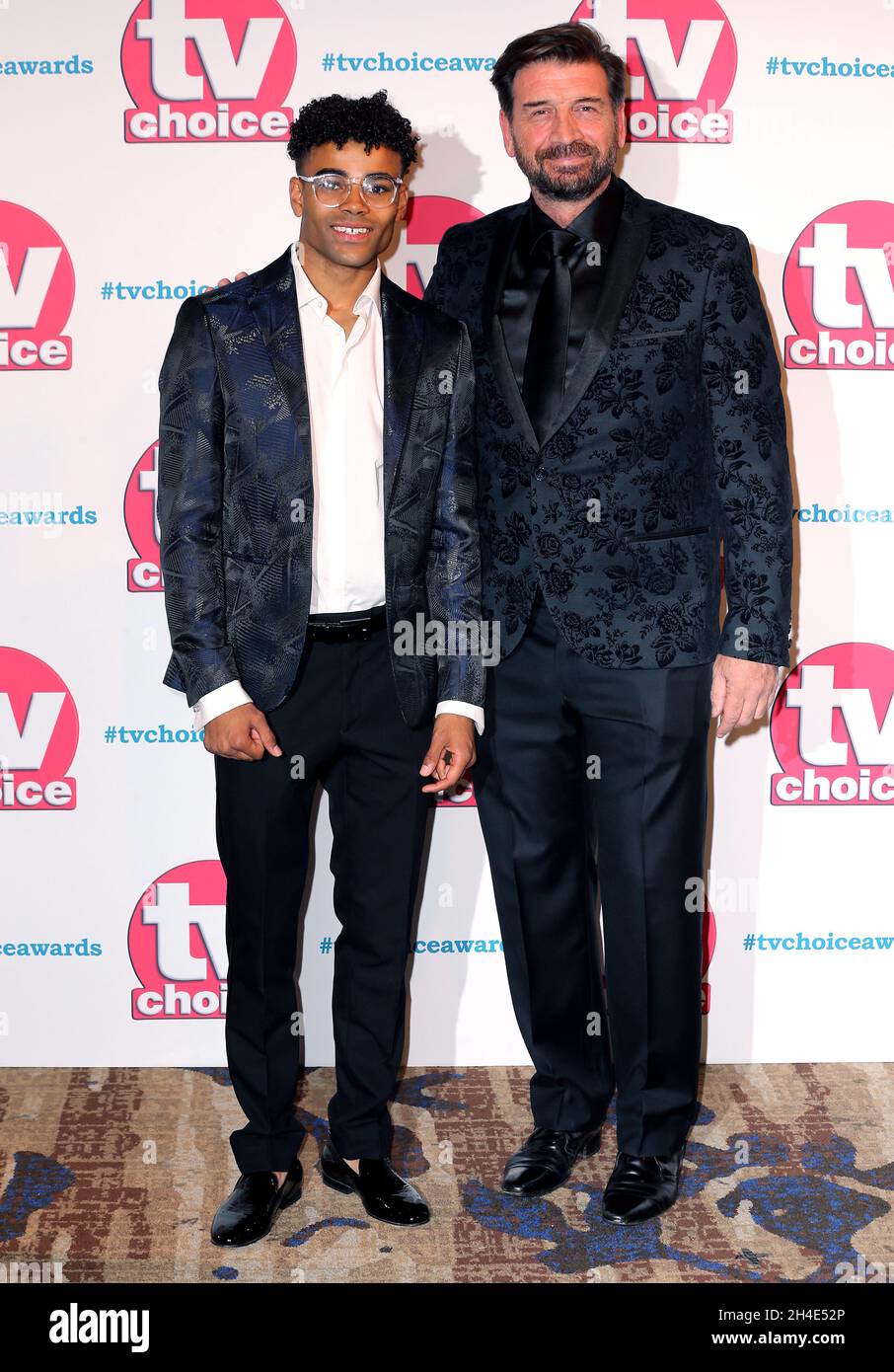 Malique Thompson-Dwyer e Nick Knowles partecipano ai premi TV Choice che si tengono all'Hilton Hotel, Park Lane, Londra. Il credito fotografico deve essere: Isabel Infantes/EMPICS Entertainment Foto Stock