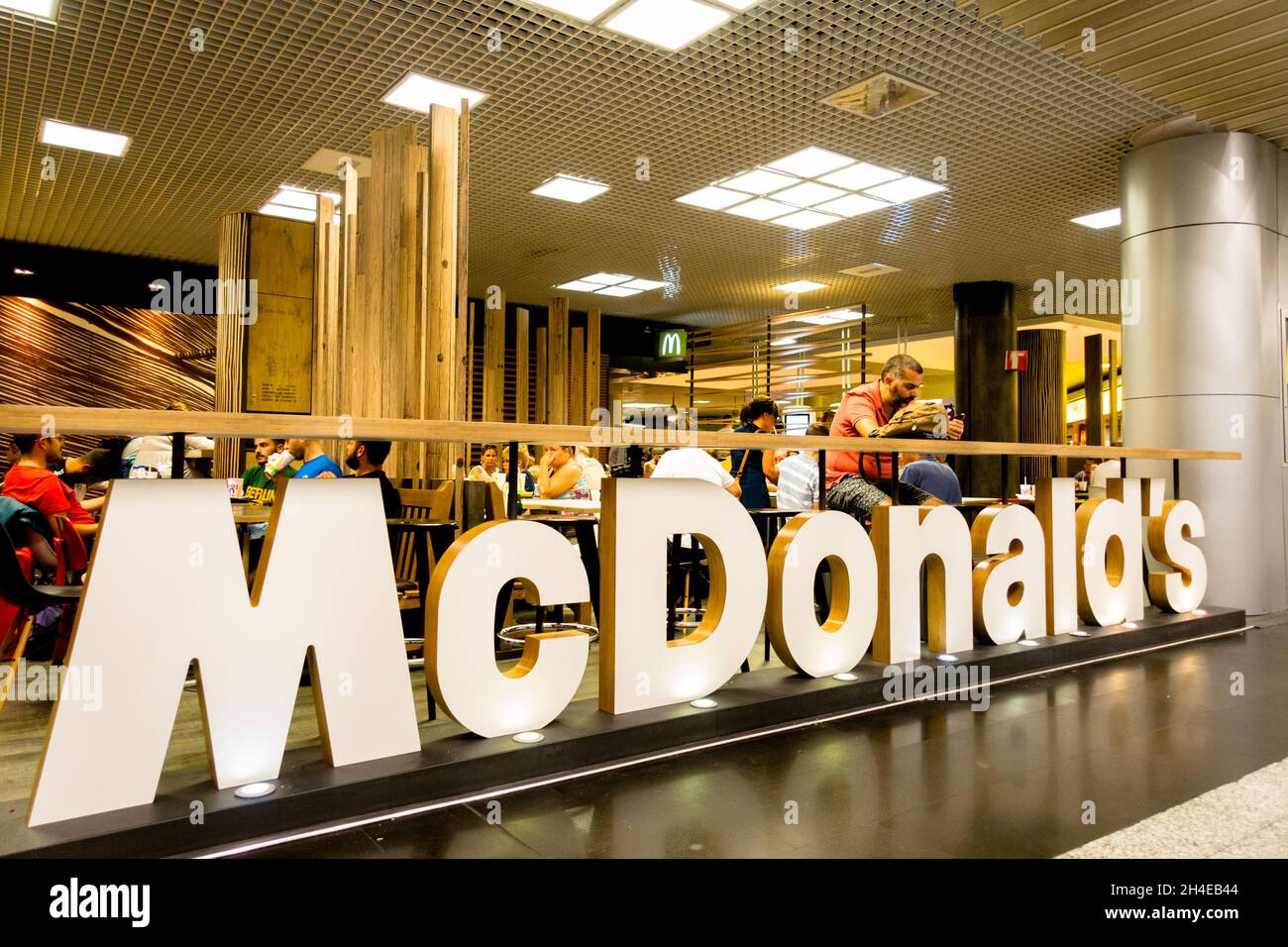 McDonalds Airport Palma de Mallorca McDonalds Logo Inside Foto Stock