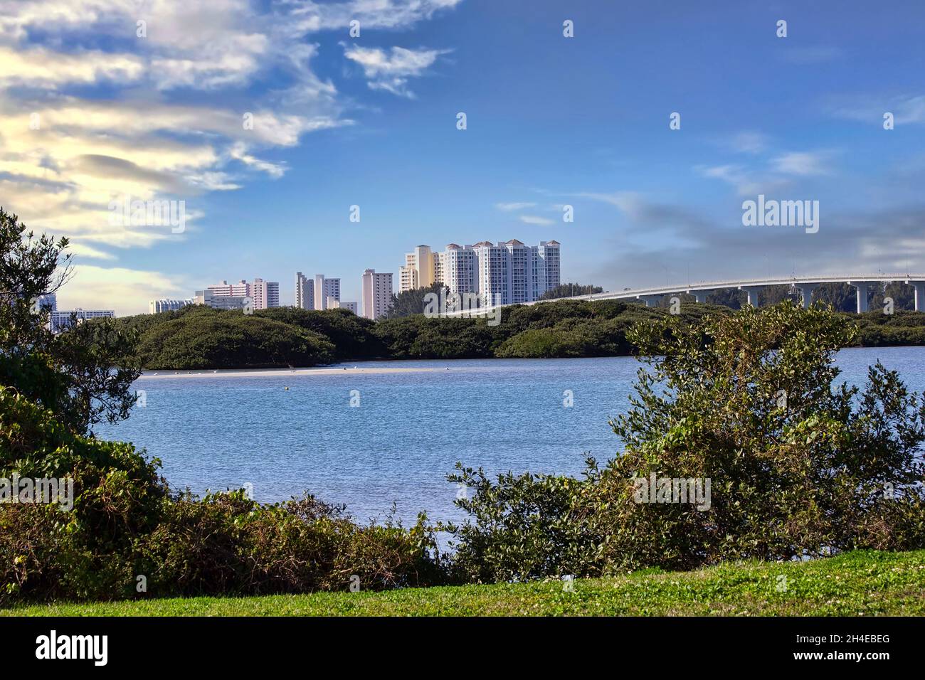 Ponte che si estende sul Golfo del Messico verso Clearwater Beach, Florida Foto Stock