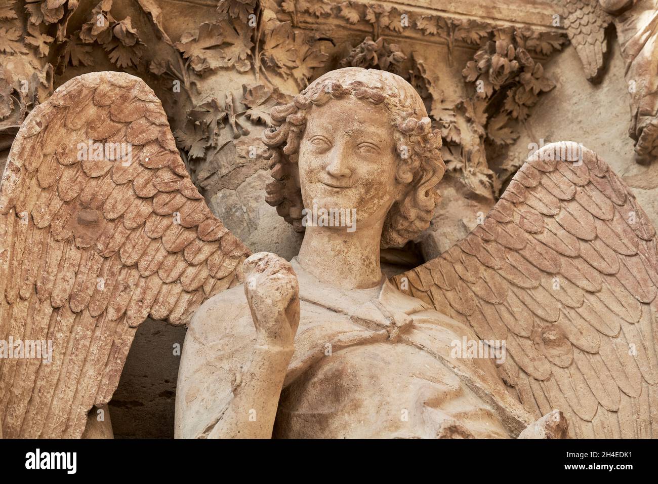 Sorridi Angel. Sinistra Portico. Cattedrale di Reims. Francia. Foto Stock