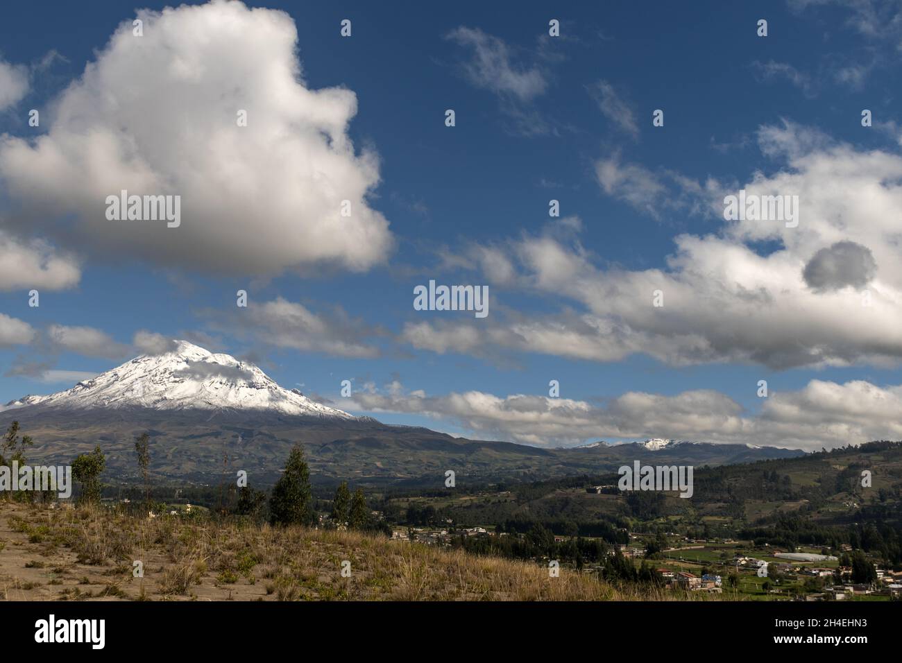 Chimborazo, vista lejana de la montaña mas cercana al sol Foto Stock