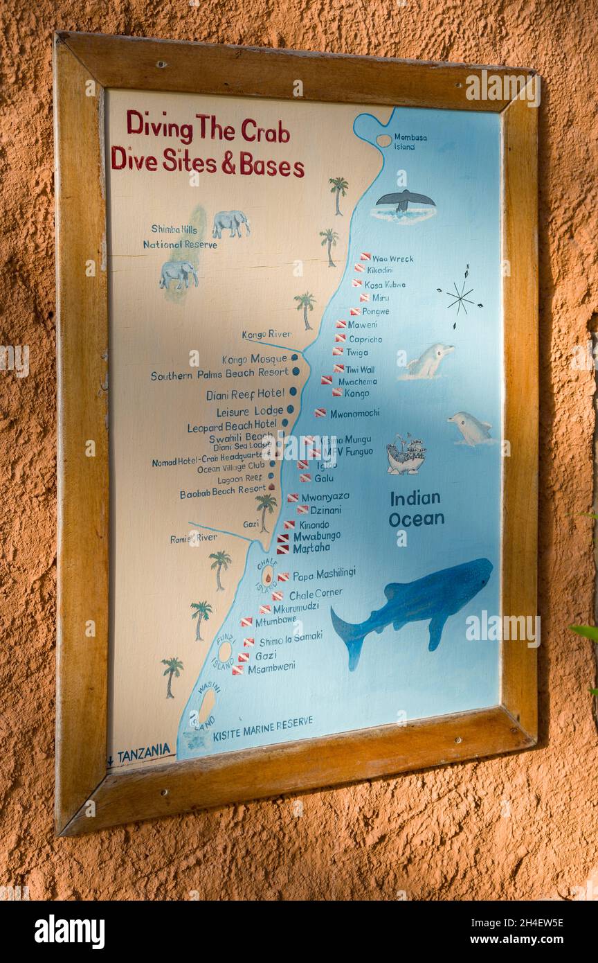 Immersioni i siti di immersione granchio e basi dipinto a mano mappa di legno posizione, Diani, Kenya Foto Stock