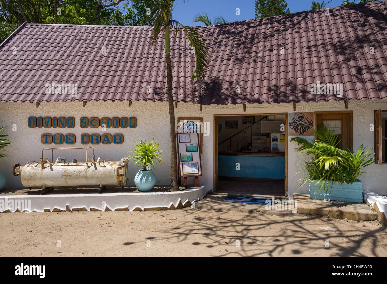 Immersioni la scuola di immersioni certificata Crab PADI esterno, Diani, Kenya Foto Stock