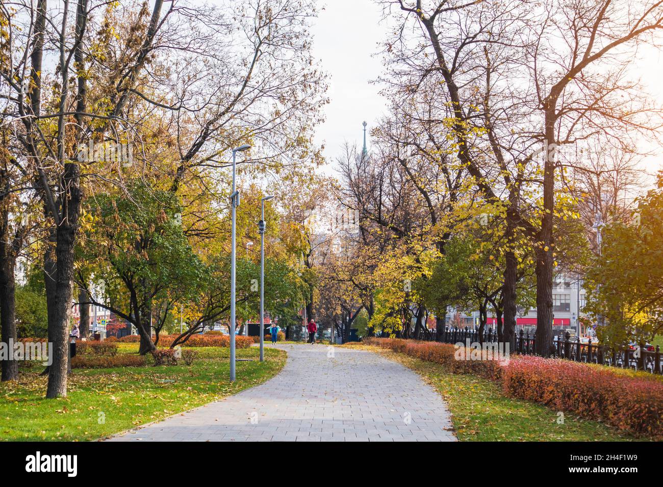 Mosca Park Autumn Square Ilyinsky China City Centre. Concetto eco zona urbana Foto Stock