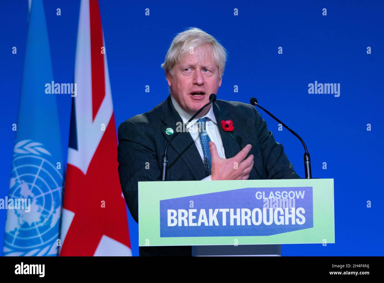 Glasgow, Scozia, Regno Unito. 2 novembre 2021. I leader mondiali fanno discorsi sul cambiamento climatico alla COP26 di Glasgow. Hanno parlato durante la sessione del Vertice dei leader mondiali "accelerare l'innovazione e l'implementazione della tecnologia pulita" del giorno 3 della conferenza. PIC; il primo ministro Boris Johnson fa il suo discorso. Iain Masterton/Alamy Live News. Foto Stock