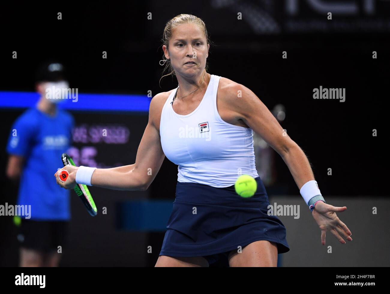 Praga, Repubblica Ceca. 2 novembre 2021. Shelby Rogers degli Stati Uniti in azione durante la partita del gruppo C del tennis femminile Billie Jean King Cup (ex Fed Cup) contro Viktoria Kuzmova della Slovacchia a Praga, Repubblica Ceca, 2 novembre 2021. Credit: Katerina Sulova/CTK Photo/Alamy Live News Foto Stock