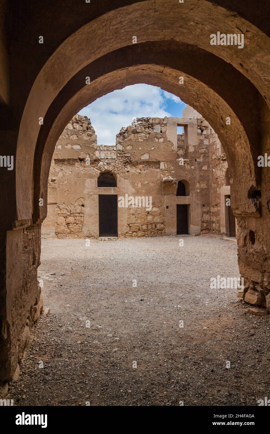 Rovine di Qasr Kharana a volte Harrana, al-Kharanah, Kharaneh o Hraneh , castello desertico nella Giordania orientale Foto Stock