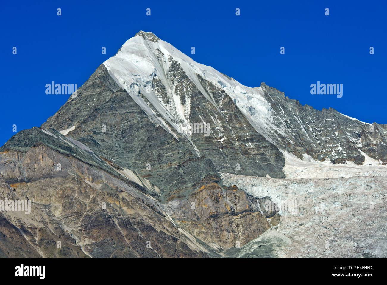 Punta di Weisshorn e parte del ghiacciaio Biscletscher, Randa, Vallese, Svizzera Foto Stock