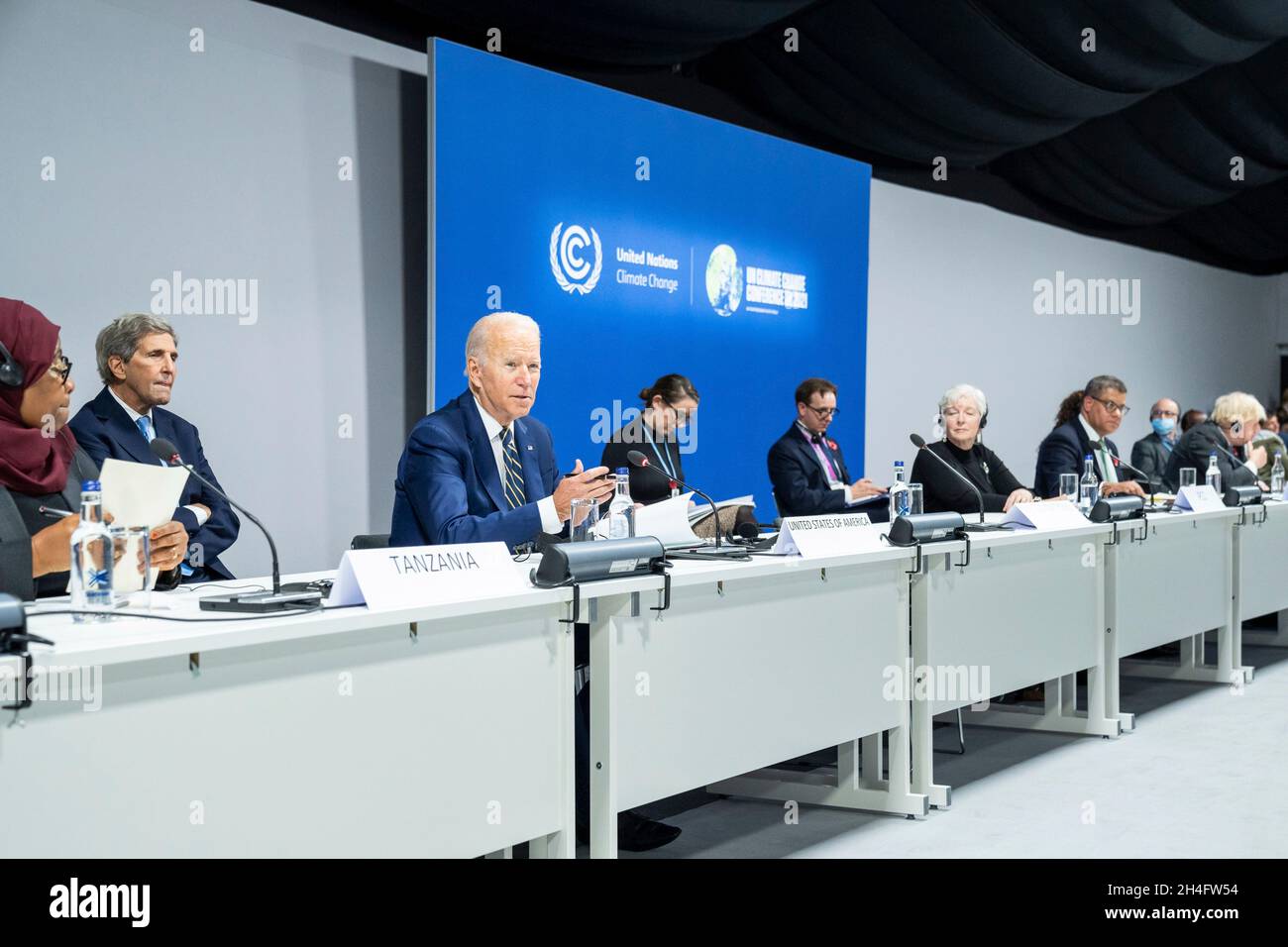 Glasgow, Regno Unito. 2 novembre 2021. Il Presidente degli Stati Uniti Joe Biden durante una sessione di breakout al COP26 U.N. Climate Summit al Glasgow Science Center 1 novembre 2021 a Glasgow, Scozia.Credit: Adam Schultz/White House Photo/Alamy Live News Foto Stock