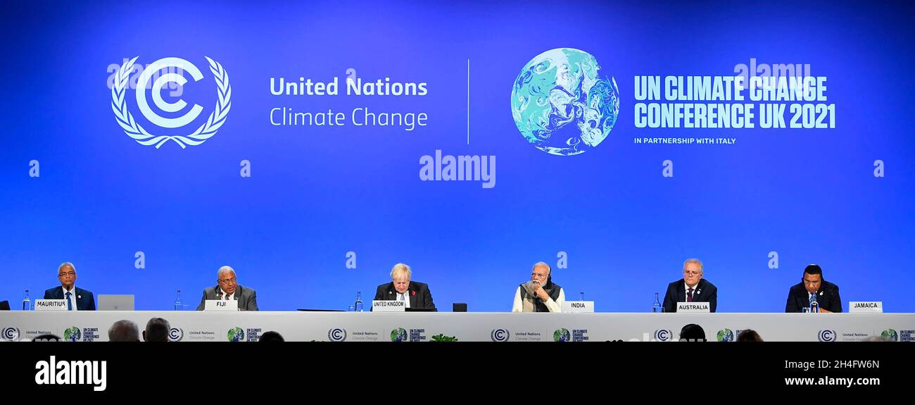 Glasgow, Regno Unito. 2 novembre 2021. Il primo ministro indiano Narendra modi affronta il lancio dell'infrastruttura per gli Stati dell'isola resilienti durante il COP26 U.N. Climate Summit al Glasgow Science Center, 2 novembre 2021 a Glasgow, Scozia.Credit: PIB Photo/PIB Photo/Alamy Live News Foto Stock