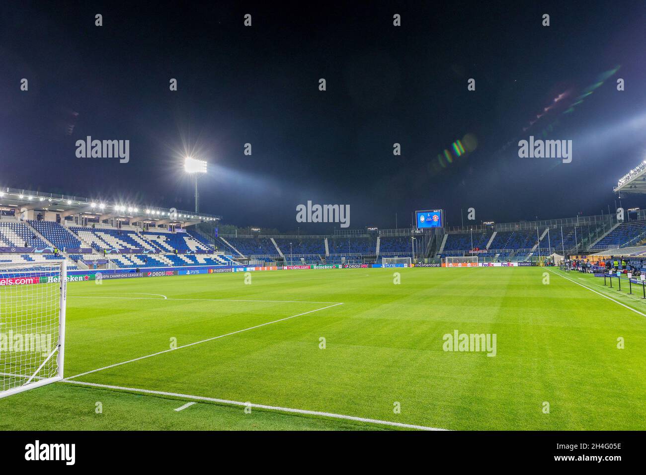 Bergamo, Italia. 2 novembre 2021. Bergamo, Italy, 2 novembre 2021, General view of the Gewiss Stadium ahead of the UEFA Champions League, Group F football match between Atalanta BC and Manchester United on November 2, 2021 at Gewiss Stadium in Bergamo, Italy - Photo: Nigel Keene/DPPI/LiveMedia Credit: Independent Photo Agency/Alamy Live News Foto Stock