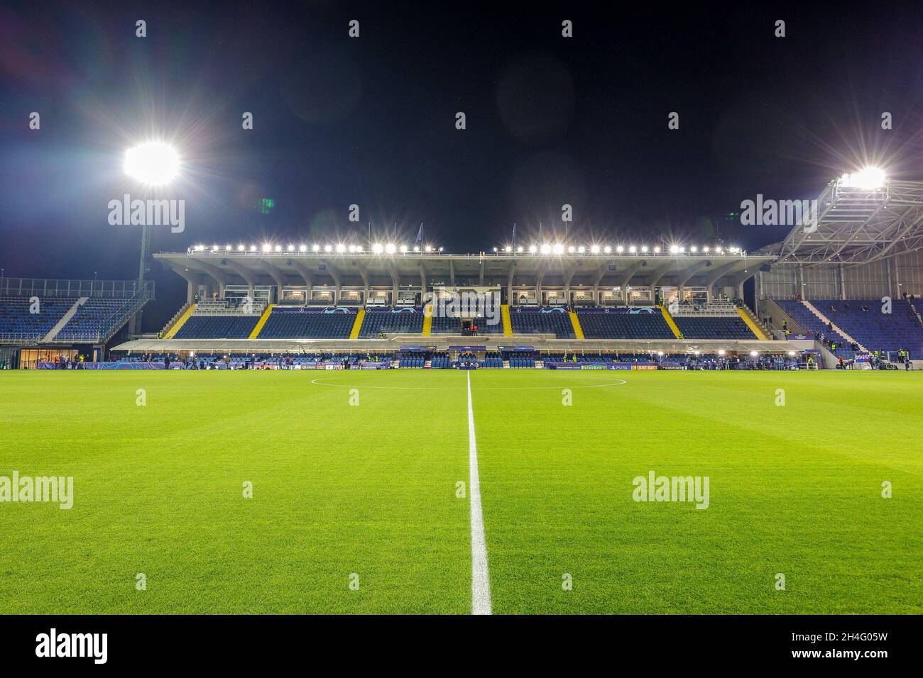 Bergamo, Italia. 2 novembre 2021. Bergamo, Italy, 2 novembre 2021, General view of the Gewiss Stadium ahead of the UEFA Champions League, Group F football match between Atalanta BC and Manchester United on November 2, 2021 at Gewiss Stadium in Bergamo, Italy - Photo: Nigel Keene/DPPI/LiveMedia Credit: Independent Photo Agency/Alamy Live News Foto Stock