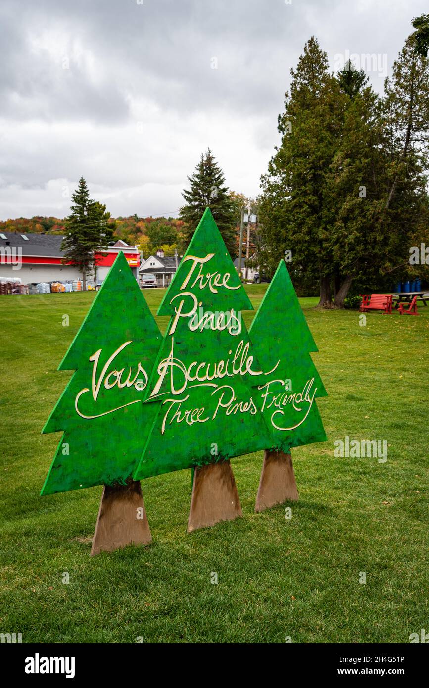 Foto di tre pinete segno al villaggio parco verde. Il villaggio è l'ispirazione per Louise Penny's Bestseller Chief Inspector Gamache serie. Foto Stock