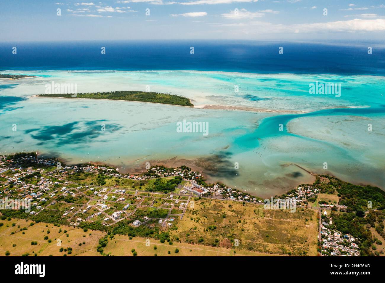 La vista dall'alto sulla costa di Mauritius. Paesaggi sorprendenti di Mauritius.Beautiful barriera corallina dell'isola. Foto Stock