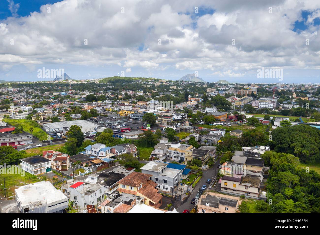 Vista panoramica dall'alto della città e delle montagne sull'isola di Mauritius, isola di Mauritius. Foto Stock