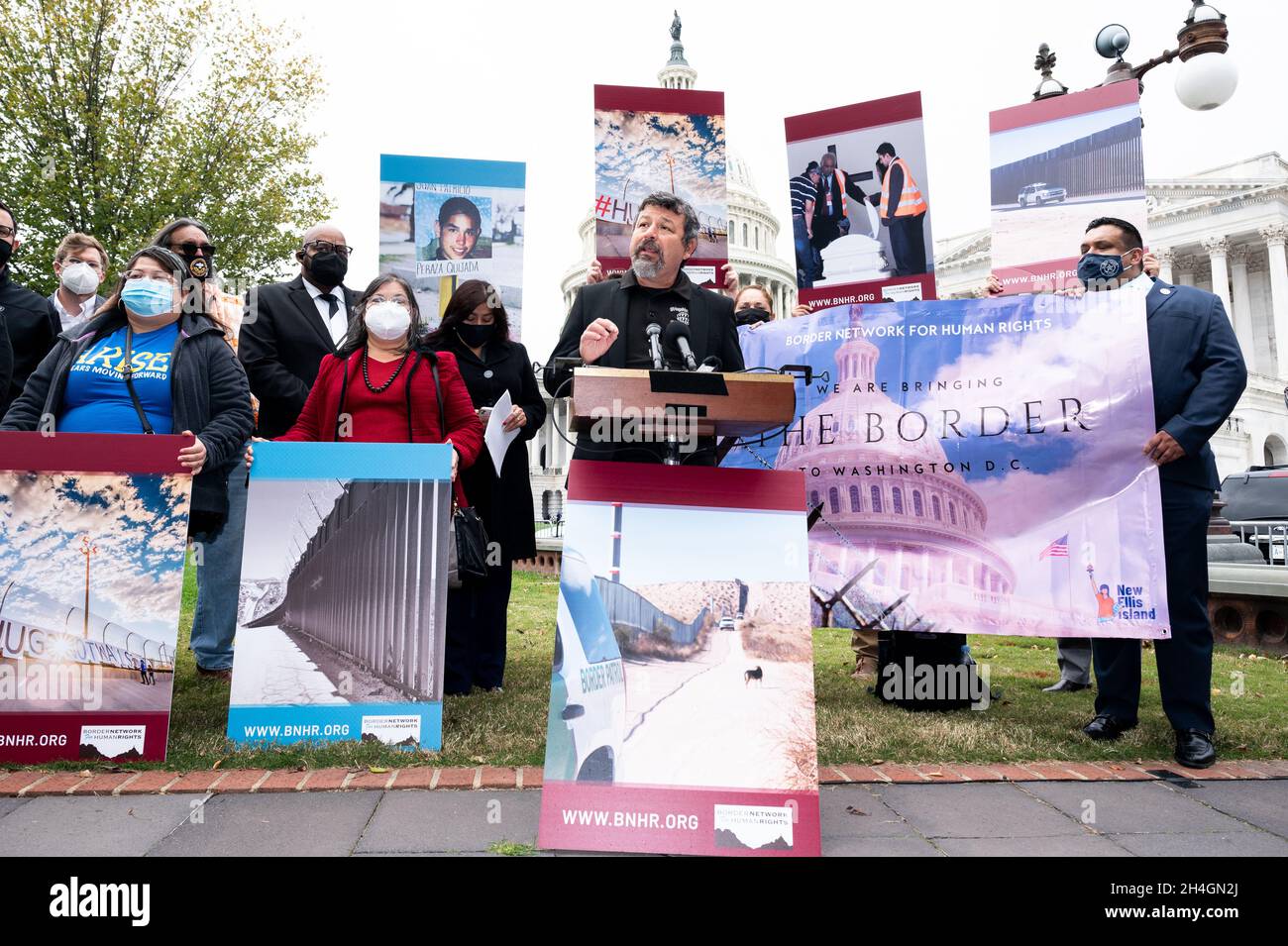 Washington, Stati Uniti. 2 novembre 2021. Fernando Garcia, direttore esecutivo della rete di confine per i diritti umani, parla a una conferenza stampa sull'immigrazione al confine meridionale. Credit: SOPA Images Limited/Alamy Live News Foto Stock