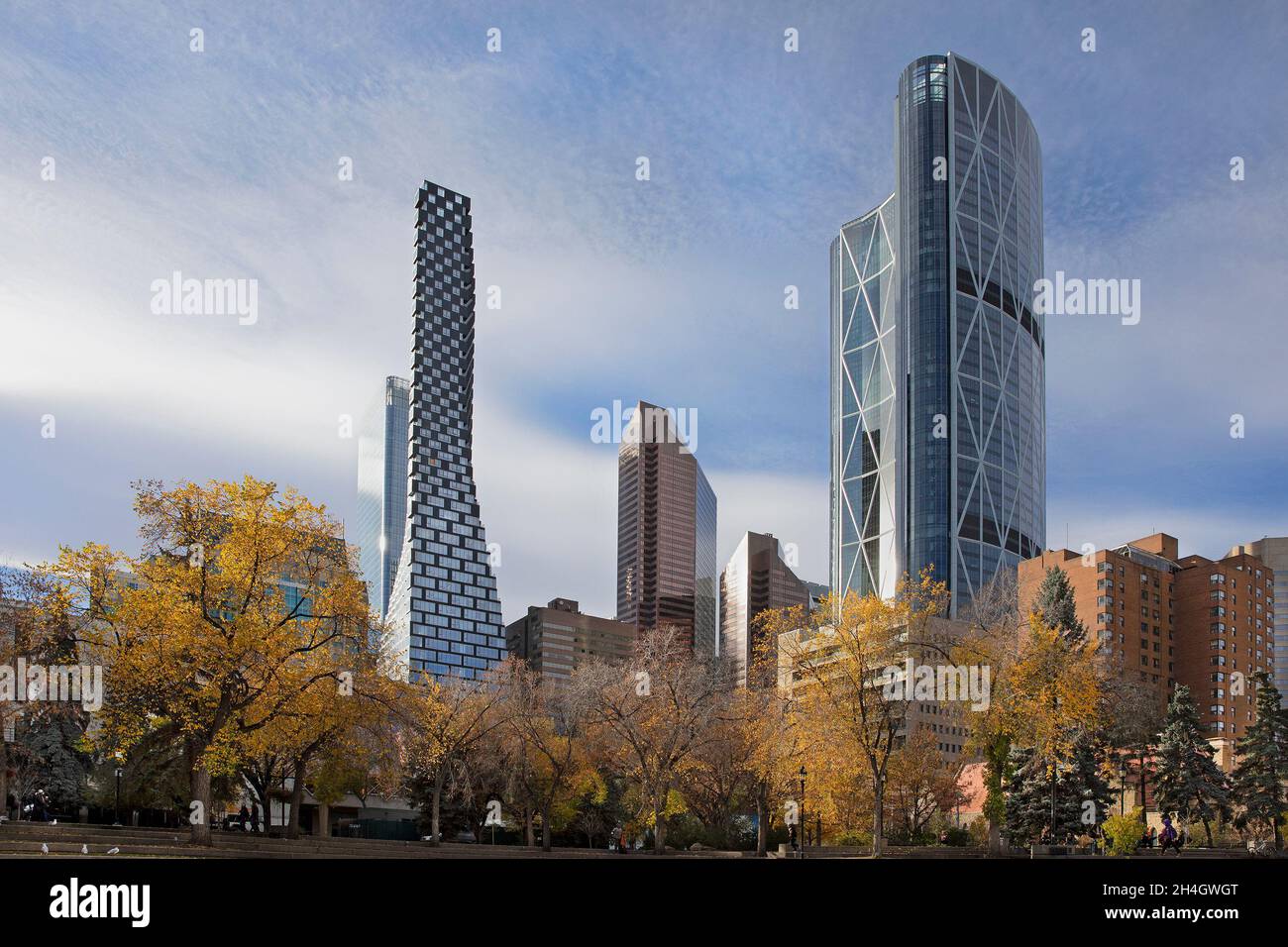 Centro di Calgary con l'edificio Telus Sky e la Torre Bow Foto Stock