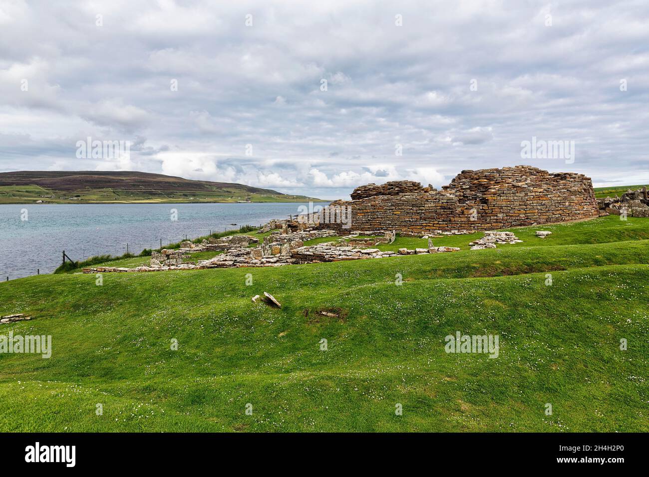 Rovine di un insediamento dell'Età del ferro sulla costa, Broch of Gurness, Tingwall, Mainland, Isole Orcadi, Scozia, Gran Bretagna Foto Stock