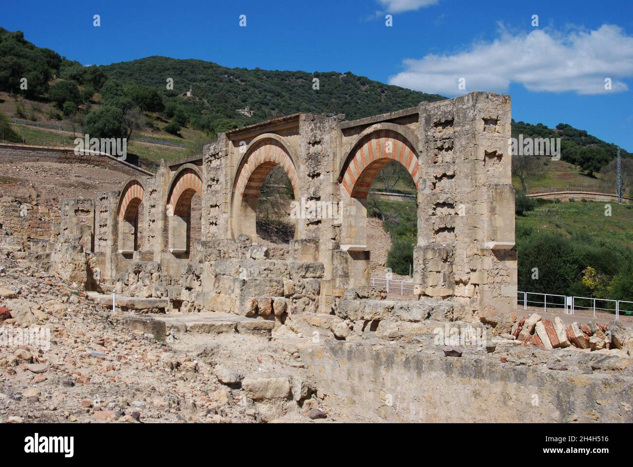 Archi moreschi, Medina Azahara (Madinat al-Zahra), vicino a Cordoba, in provincia di Cordoba, Andalusia, Spagna, Europa occidentale. Foto Stock