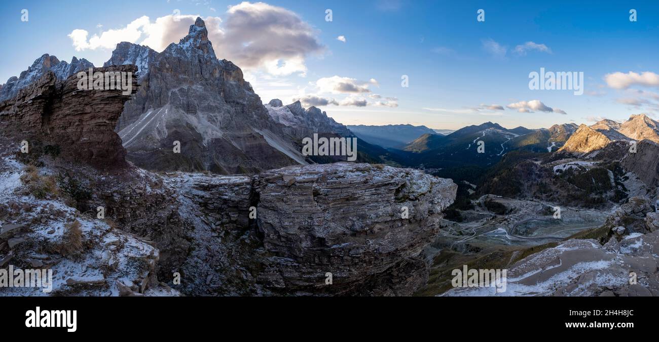 Cimon della pala, Gruppo pala all'alba, Parco Naturale Paneveggio pale di San Martino, Passo Rolle, Trentino, Italia Foto Stock