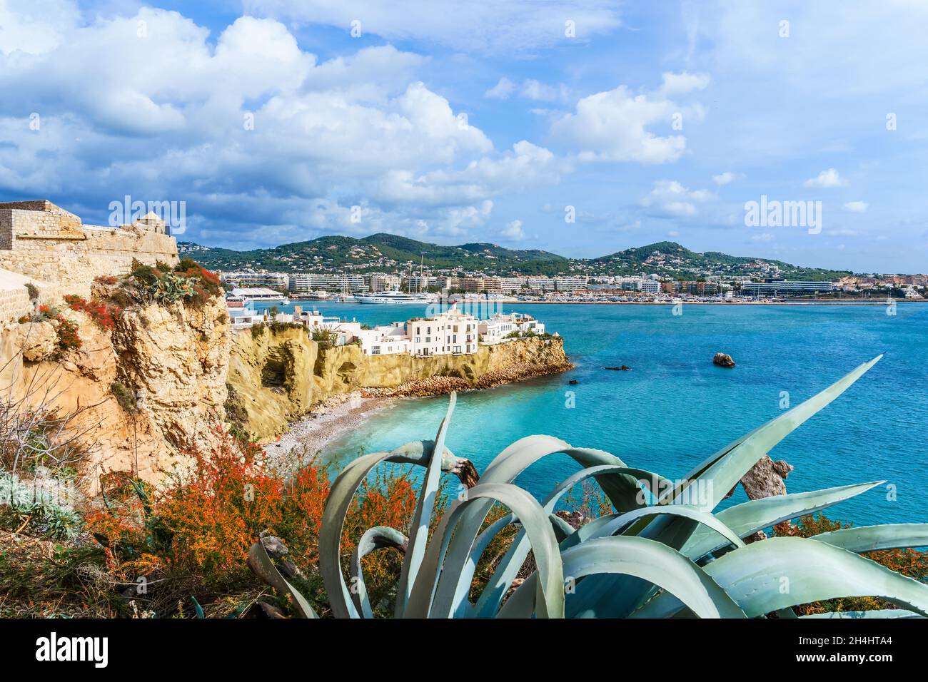 Paesaggio con Città Vecchia Dalt Vila distretto di Eivissa , Ibiza isola, Spagna Foto Stock
