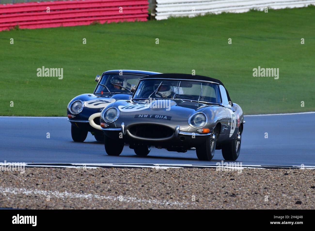 Andrew Moore, Jaguar e-Type, Motor Racing Legends, Jaguar Classic Challenge, evento di un'ora e due conducenti, le vetture ammesse sono: E-TYPE precedenti al 1966, tipi C, Foto Stock